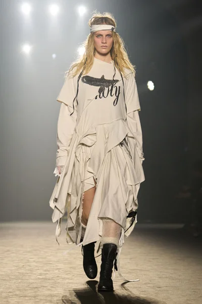 Look 24